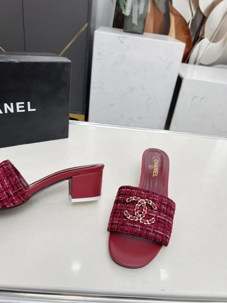 👟👟Ex-factory price 380👟👟 Genuine leather sole +30 chanel Chanel 2024 new slippers🔥🔥 Official website counter, fabric sheepskin, lining sheepskin, foot pad goatskin, 3 colors optional, size 35-42, genuine leather sole +30